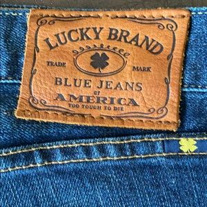 Authentic LUCKY BRAND Blue Jeans 221
